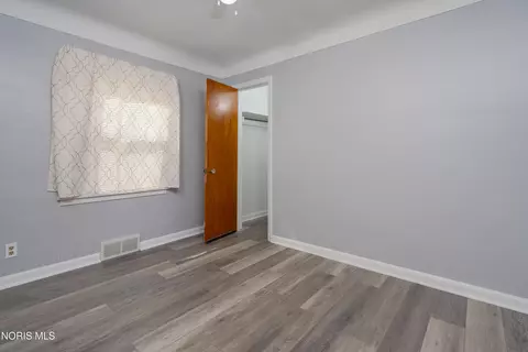 Bedroom - 923 Mackow Dr, Toledo, OH 43607 photo 3 of 4
