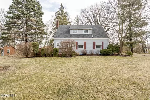 1517 Tiffin Rd, Fremont, OH 43420