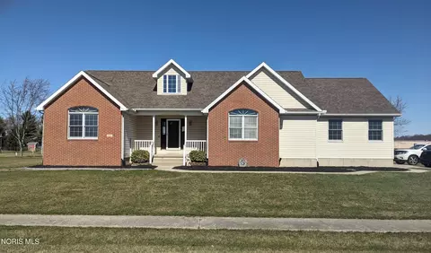 101 Sunrise Dr, Waynesfield, OH 45896