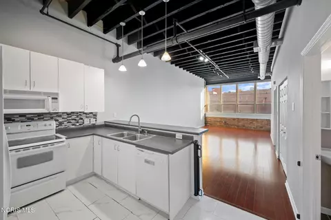 100 S Huron St #8B, Toledo, OH 43604