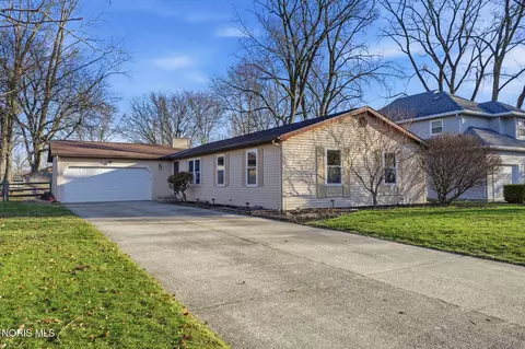 1108 Glen Meadow Dr, Findlay, OH 45840
