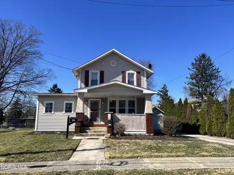 135 Mechanic St, Clyde, OH 43410