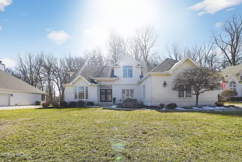 7811 Oak Leaf Ct, Maumee, OH 43537