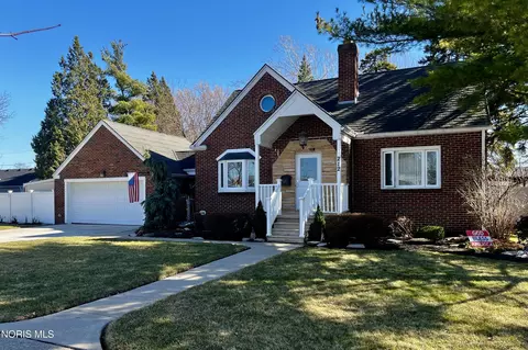 212 E Indiana Ave, Maumee, OH 43537