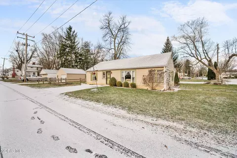 5001 Golden Rd, Toledo, OH 43615