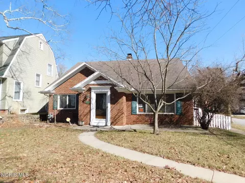 2702 Goddard Rd, Toledo, OH 43606