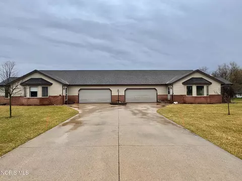 226 Greenfield Dr, Bryan, OH 43506