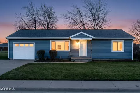 405 James St, Jackson Center, OH 45334