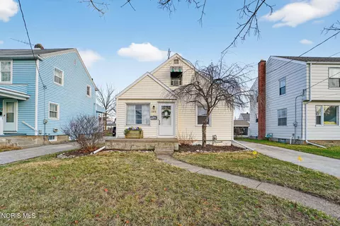 1379 Glenview Rd, Toledo, OH 43614