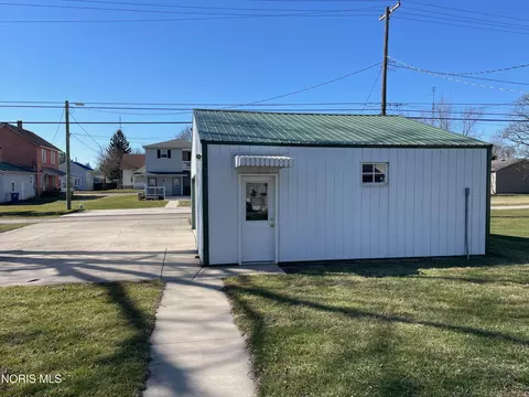 Exterior - 716 S Walnut St, Bryan, OH 43506 photo 2 of 3