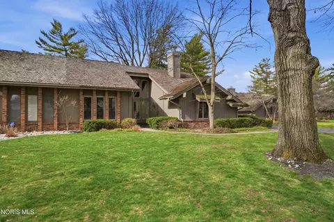 29633 Shelbourne Rd, Perrysburg, OH 43551