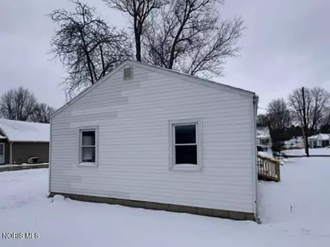 40 Pitt St, Norwalk, OH 44857 photo 2