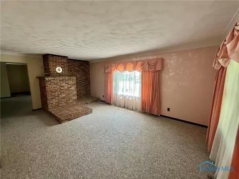 Living - 111 E Sugar St, Leipsic, OH 45856 photo 5 of 6