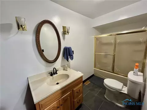 Bath - 111 E Sugar St, Leipsic, OH 45856 photo 3 of 3