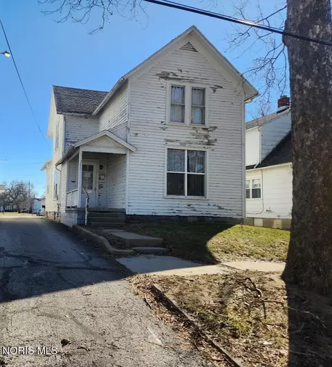 231 W Chestnut St, Wauseon, OH 43567