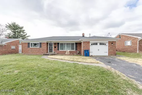 3021 Pinehurst Rd, Toledo, OH 43613