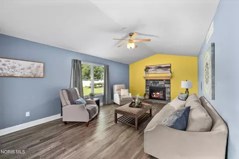 Living - 433 Primrose Ln, Archbold, OH 43502 photo 1 of 2