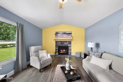 Living - 433 Primrose Ln, Archbold, OH 43502 photo 2 of 2