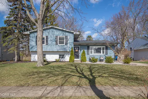 318 Birchdale Rd, Perrysburg, OH 43551