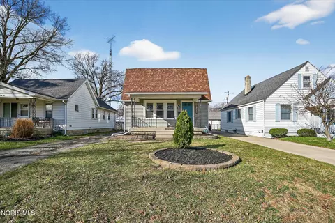 2820 Claredale Rd, Toledo, OH 43613