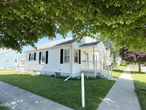 817 S Wood St, Fostoria, OH 44830