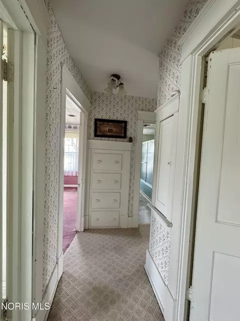 Entry Way - 424 E Main St, Deshler, OH 43516 photo 4 of 4