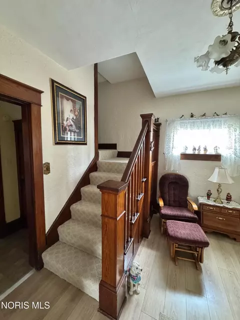 Entry Way - 424 E Main St, Deshler, OH 43516 photo 2 of 4