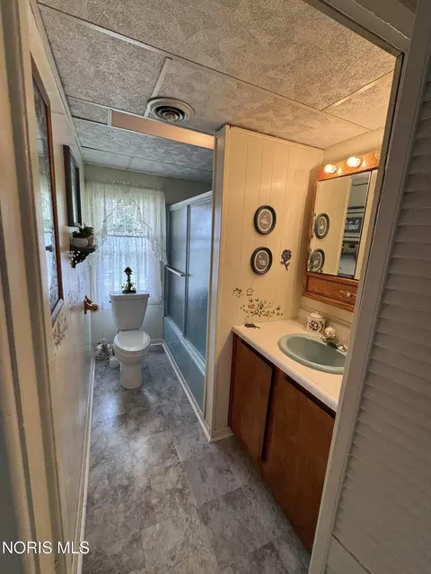 Bath - 424 E Main St, Deshler, OH 43516 photo 3 of 3