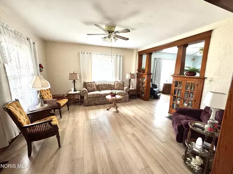 Living - 424 E Main St, Deshler, OH 43516 photo 1 of 3