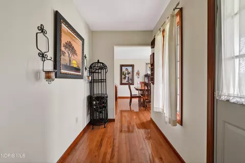 Entry Way - 110 Shaffer Blvd, Bryan, OH 43506 photo 4 of 6