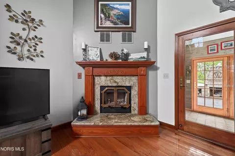 Entry Way - 110 Shaffer Blvd, Bryan, OH 43506 photo 5 of 6