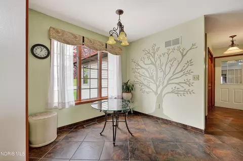 Dining - 110 Shaffer Blvd, Bryan, OH 43506 photo 2 of 2