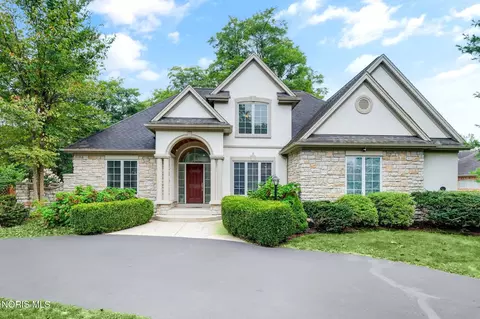 2110 Austin Bluffs Ct, Toledo, OH 43615