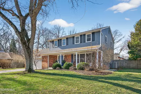 1243 Brownwood Dr, Bowling Green, OH 43402