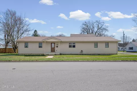 1032 Adams St, Findlay, OH 45840