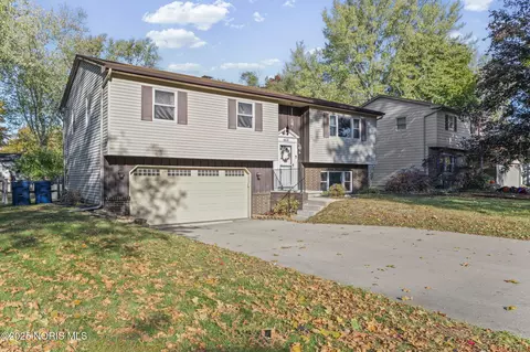 4605 Charlesgate Rd, Sylvania, OH 43560