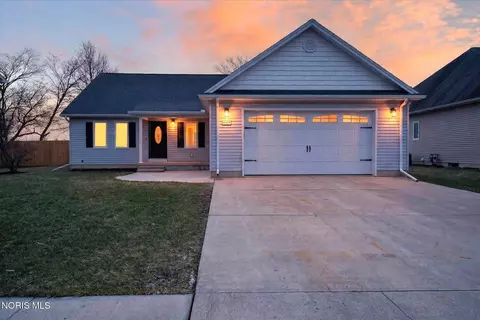 1720 Wexford Dr, Bowling Green, OH 43402
