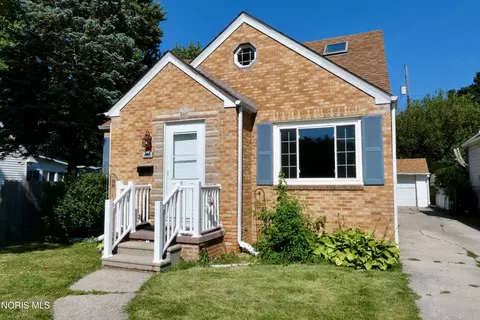 146 Jennings Rd, Rossford, OH 43460