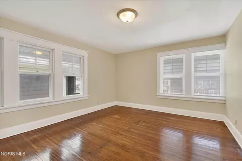 Living - 2048 Joffre Ave, Toledo, OH 43607 photo 6 of 7