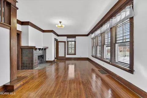 Living - 2048 Joffre Ave, Toledo, OH 43607 photo 4 of 7