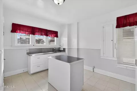 Kitchen - 2048 Joffre Ave, Toledo, OH 43607 photo 2 of 6
