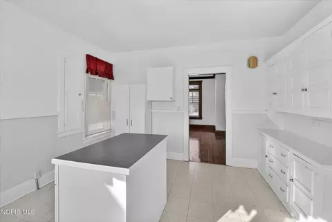 Kitchen - 2048 Joffre Ave, Toledo, OH 43607 photo 4 of 6