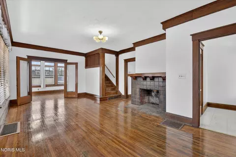 Living - 2048 Joffre Ave, Toledo, OH 43607 photo 1 of 7