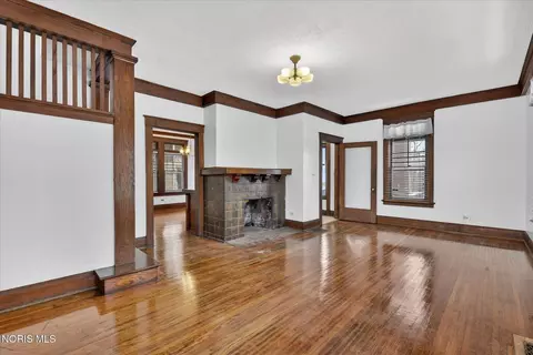 Living - 2048 Joffre Ave, Toledo, OH 43607 photo 3 of 7