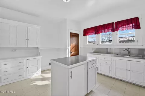 Kitchen - 2048 Joffre Ave, Toledo, OH 43607 photo 6 of 6