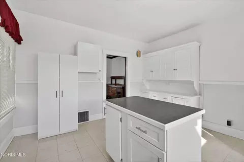 Kitchen - 2048 Joffre Ave, Toledo, OH 43607 photo 5 of 6