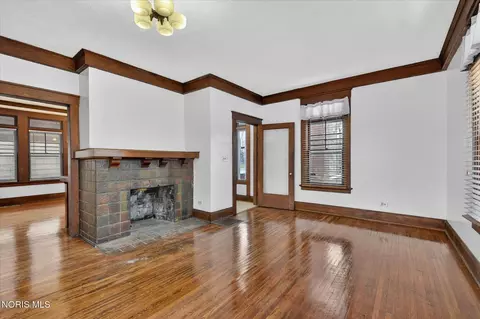 Living - 2048 Joffre Ave, Toledo, OH 43607 photo 2 of 7