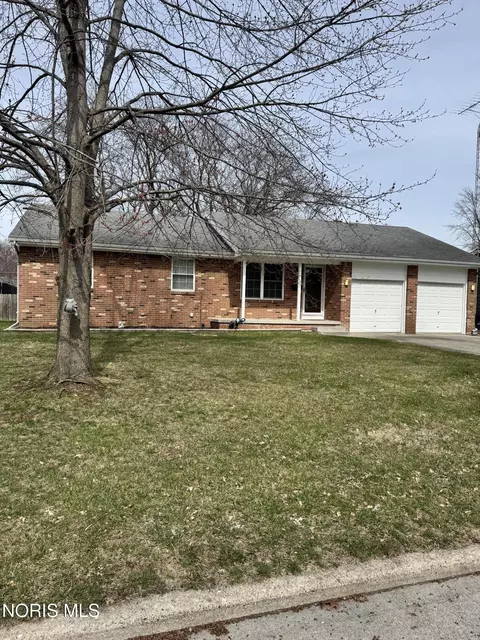 42 N Melody Ln, Waterville, OH 43566