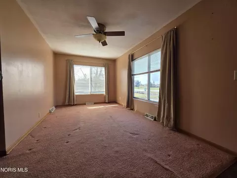 Living - 5501 Ayers Rd, Walbridge, OH 43465 photo 1 of 2