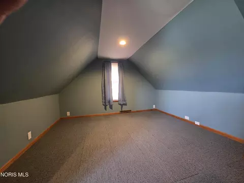 Bedroom - 5501 Ayers Rd, Walbridge, OH 43465 photo 4 of 6